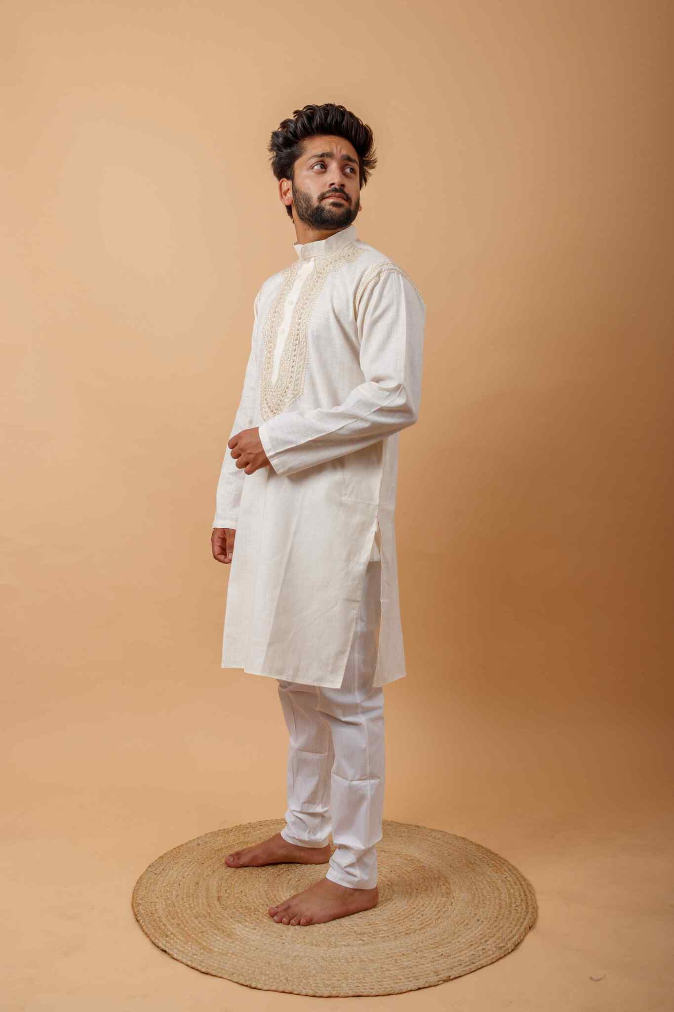 Arsh Handcrafted Off White Neck Embroidered Pure Cotton Men's Kurta - arshchikan