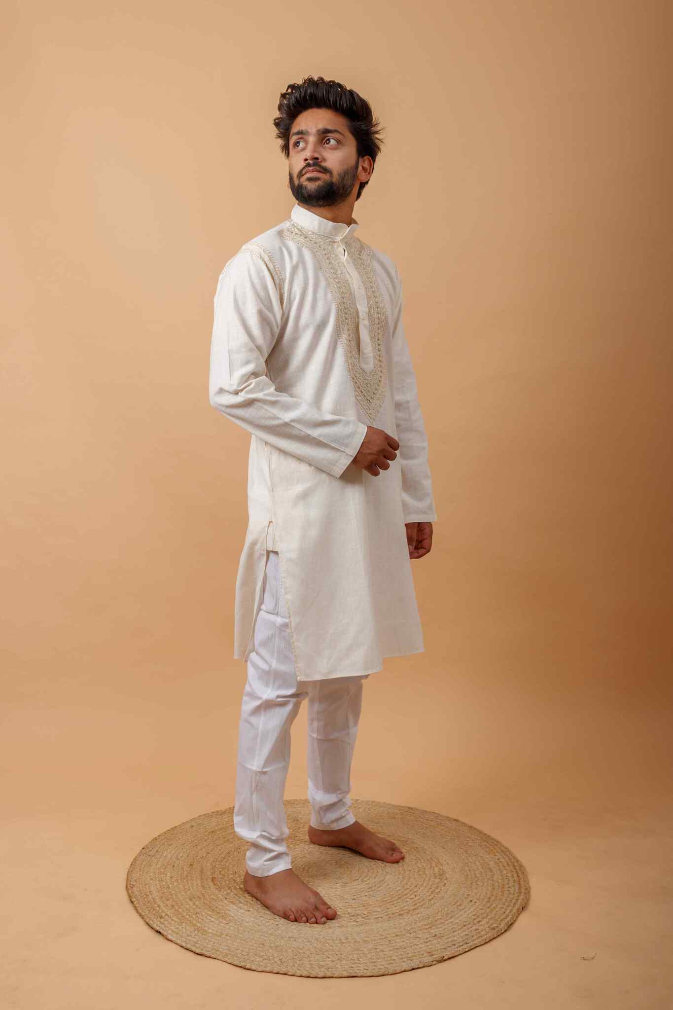Arsh Handcrafted Off White Neck Embroidered Pure Cotton Men's Kurta - arshchikan