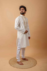 Arsh Handcrafted Off White Neck Embroidered Pure Cotton Men's Kurta - arshchikan