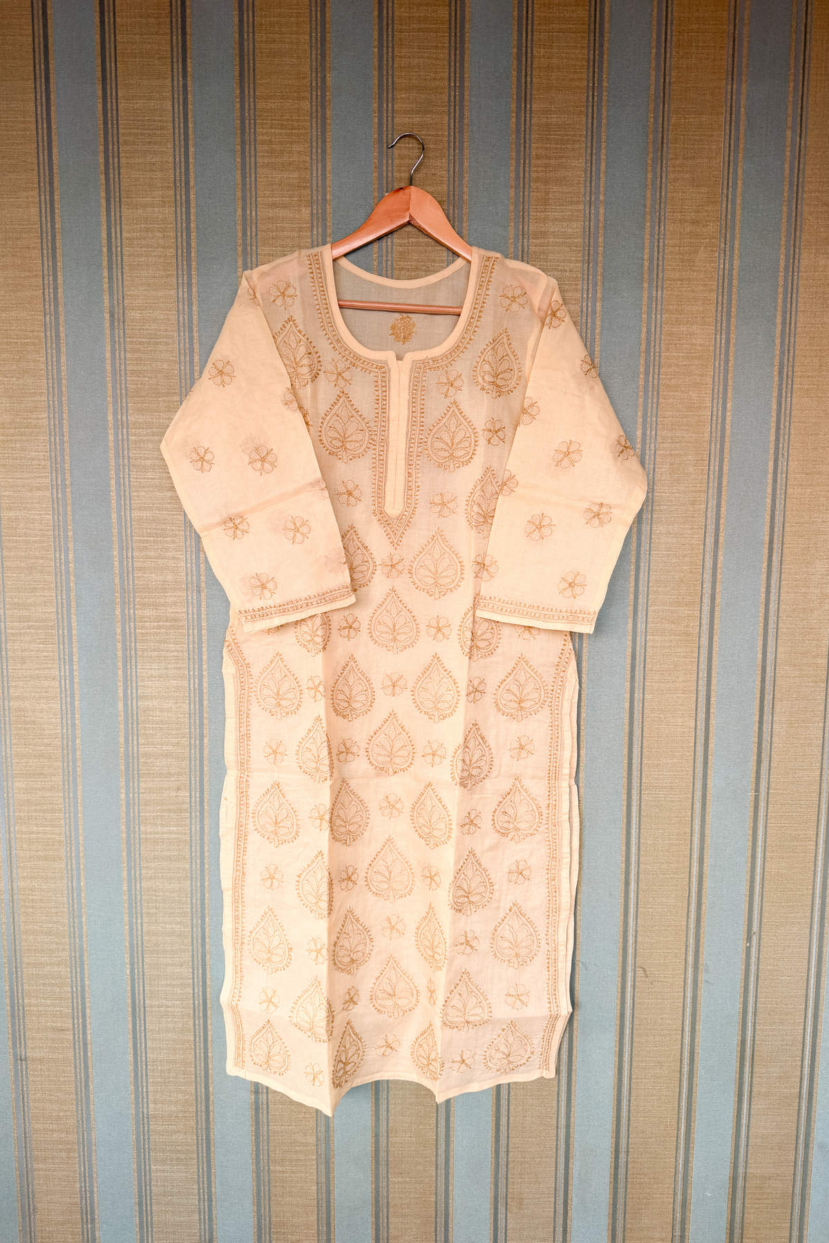 Arsh Handcrafted Booti Boota Jaal Pure Cotton Kurti